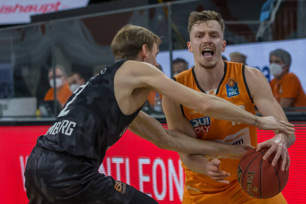 而辽宁队则 而辽宁队则